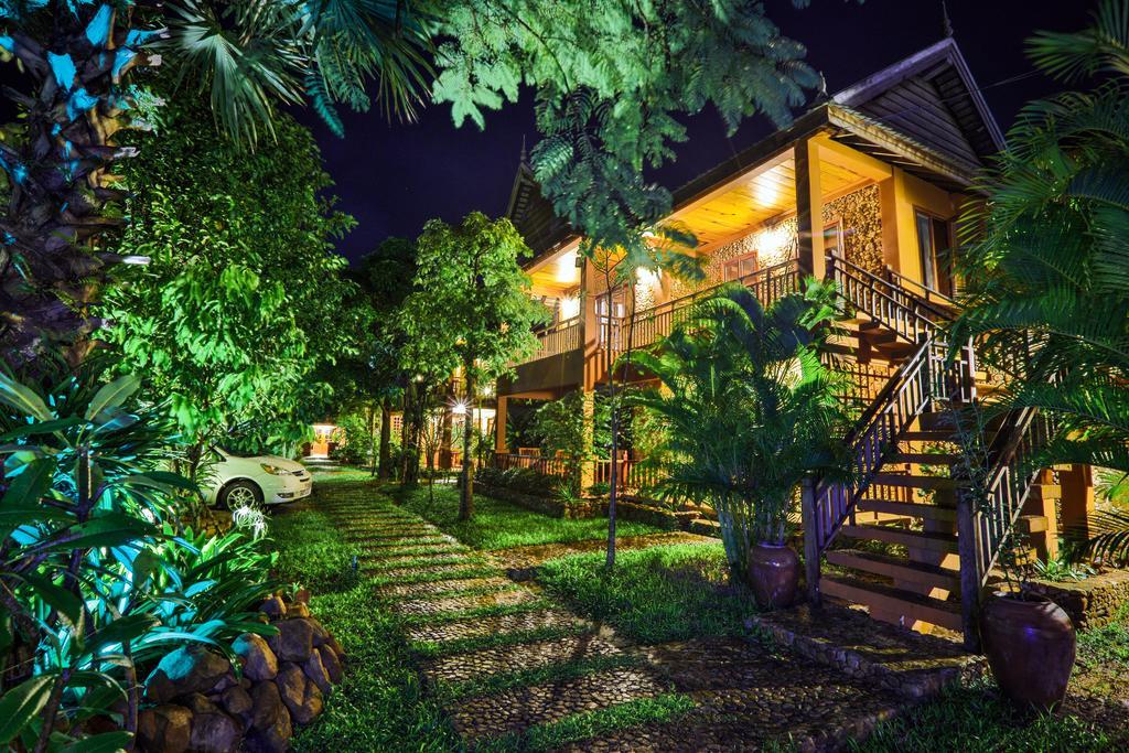 Natural Bungalows Restaurant And Bar Kampot Exterior photo