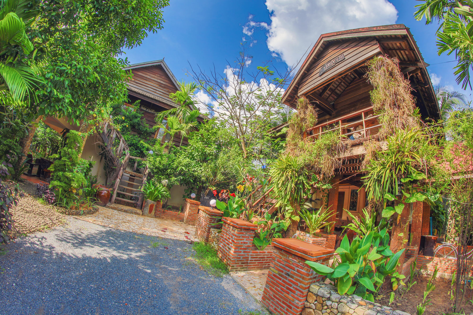 Natural Bungalows Restaurant And Bar Kampot Exterior photo