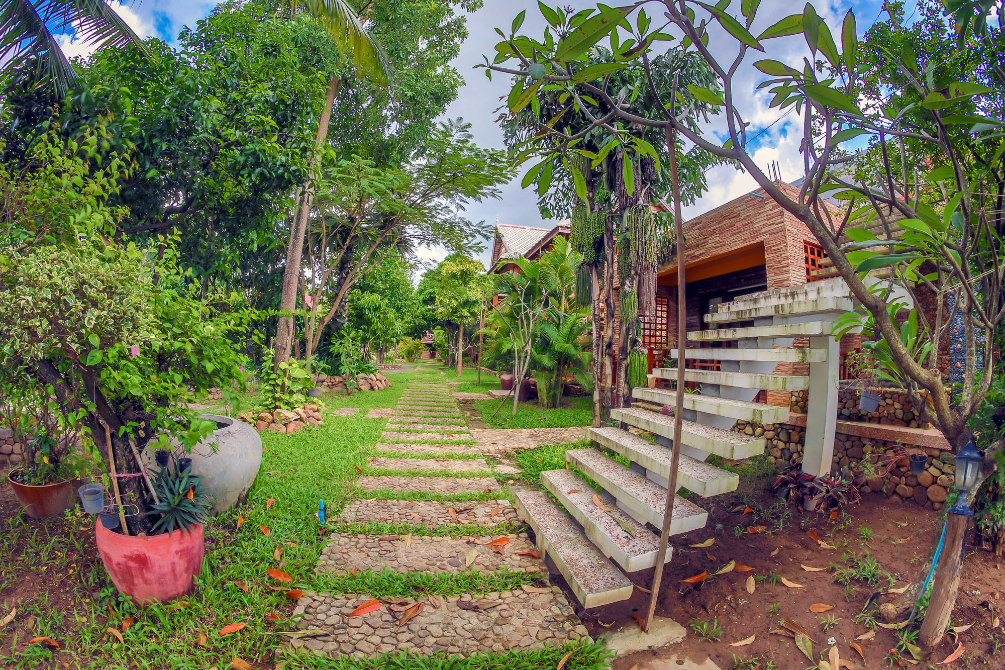 Natural Bungalows Restaurant And Bar Kampot Exterior photo