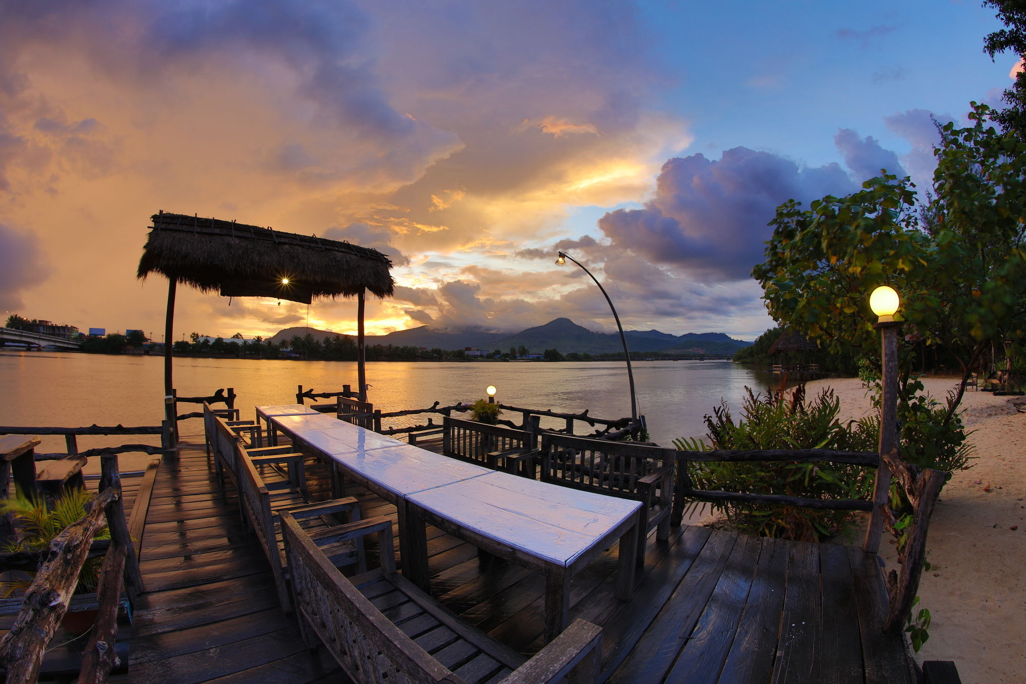 Natural Bungalows Restaurant And Bar Kampot Exterior photo