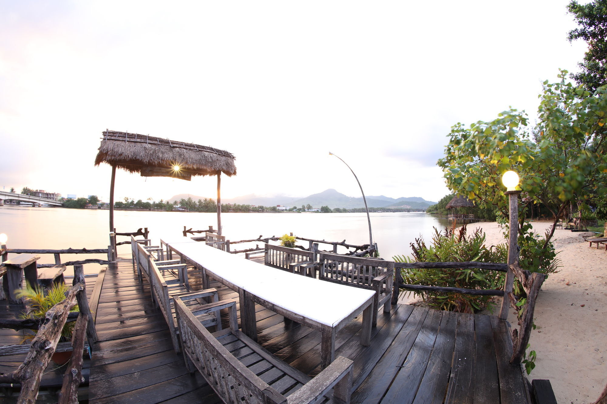 Natural Bungalows Restaurant And Bar Kampot Exterior photo